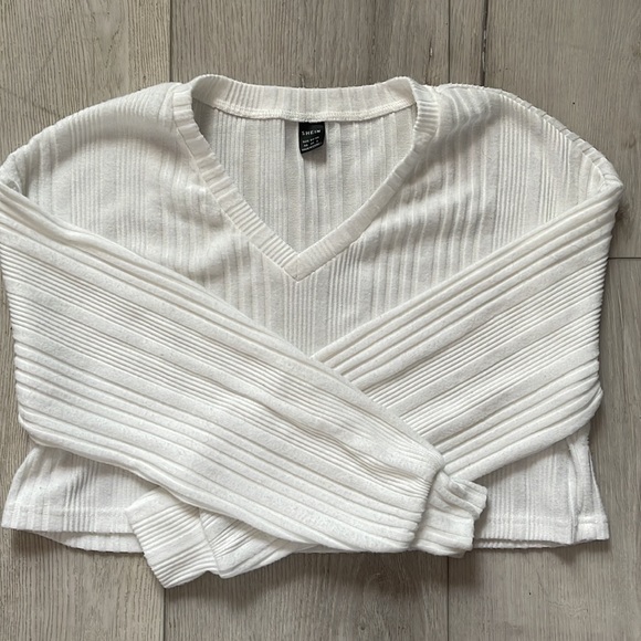 SHEIN White Cropped long Sleeve Sweater - Picture 2 of 2